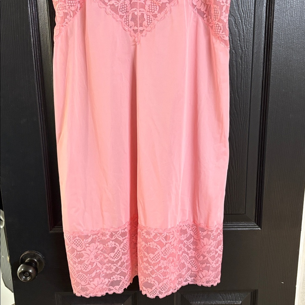 Vanity Fair vintage pink slip, large/xl size 40 lingerie - Picture 2 of 3